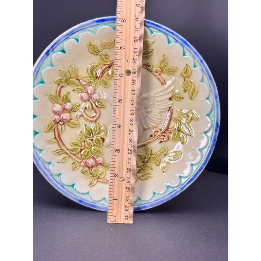 Majolica Angelic Cherub Figure, Leaves & Berries Plate 8 1/4" - Picture 4 of 11
